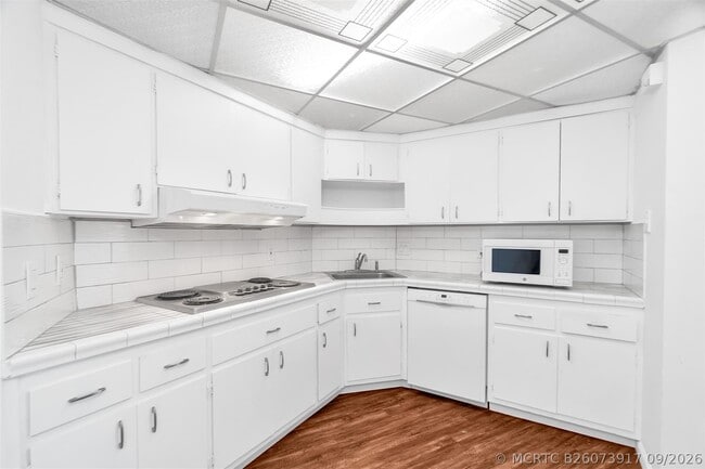 Building Photo - 3700 Galt Ocean Dr
