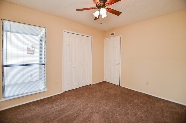 Building Photo - 17323 Glenpatti Dr