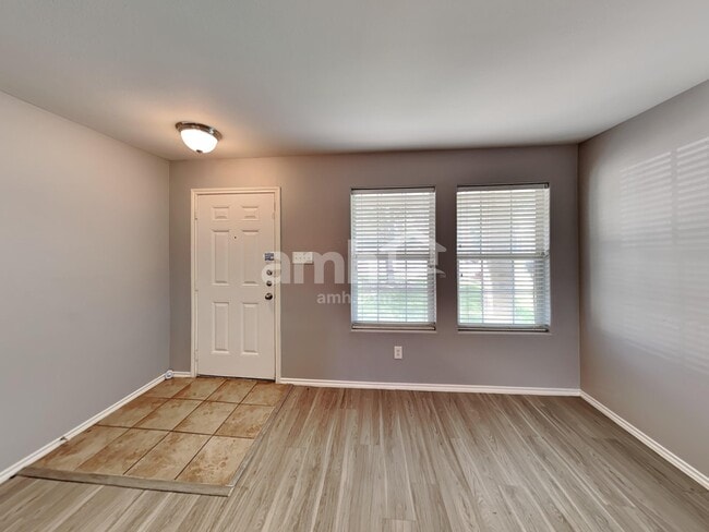 Building Photo - 2203 Shady Birch Dr