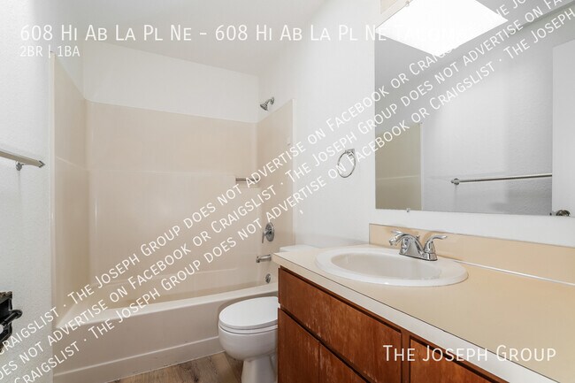 Building Photo - 608 Hi-Ab-La Pl NE