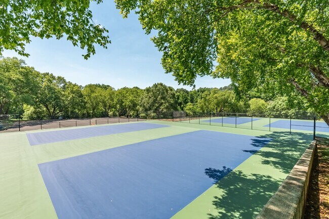 Building Photo - Gorgeous Lake Hogan Farms townhome available NOW!