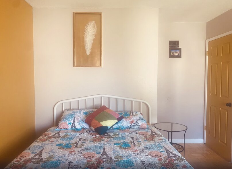 Building Photo - 8871 Belmont St