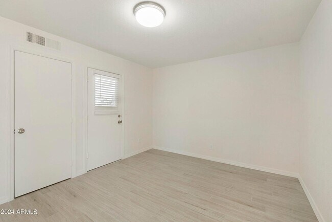 Building Photo - 3316 E Helena Dr