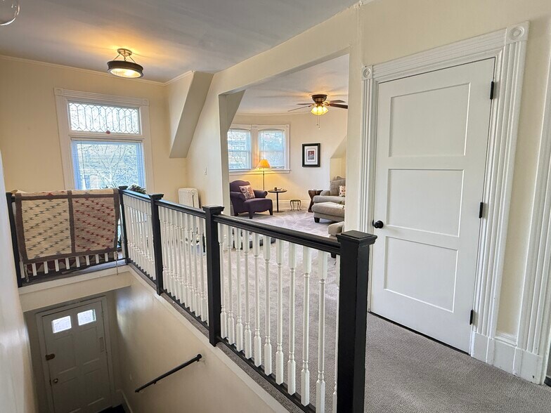 Building Photo - 162 Babcock St