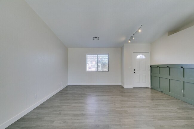 Building Photo - Charming Single-Story 3 bed Home with RV P...