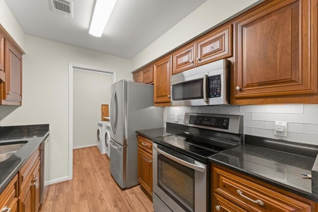 Building Photo - 25312 Plantation Dr NE