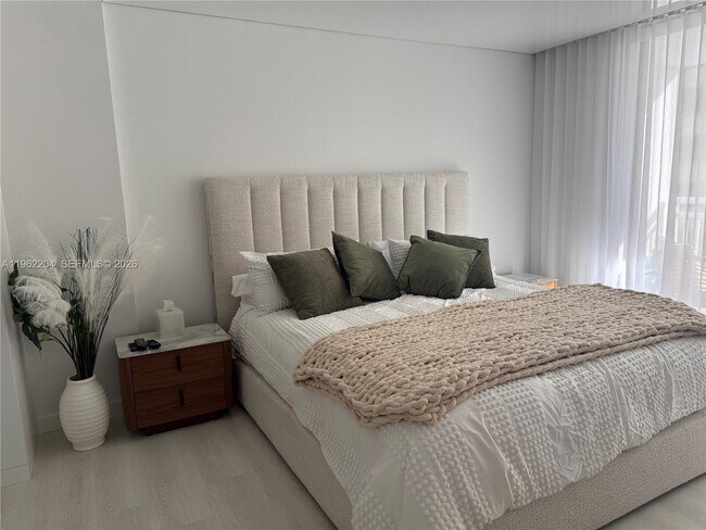 Building Photo - 1849 S Ocean Dr