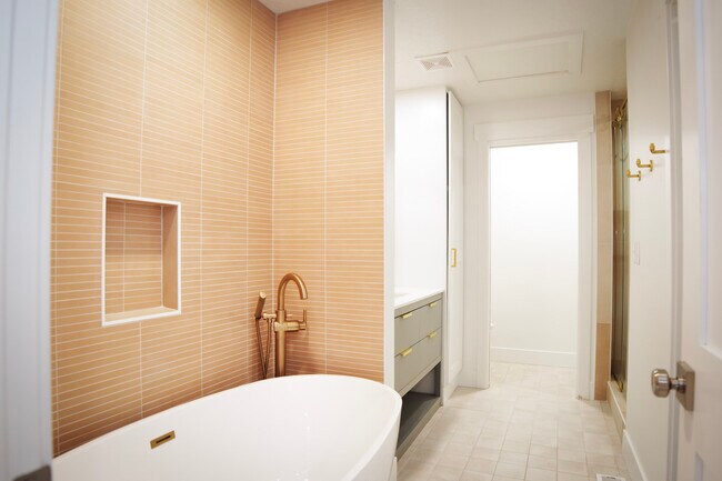 Building Photo - 4811 W Rose Hl St