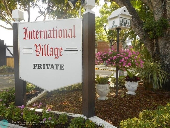 Building Photo - 3660 Inverrary Dr