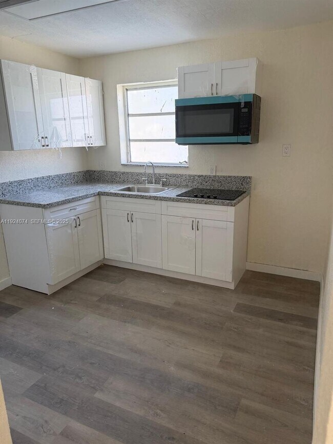 Building Photo - 19810 Holiday Rd