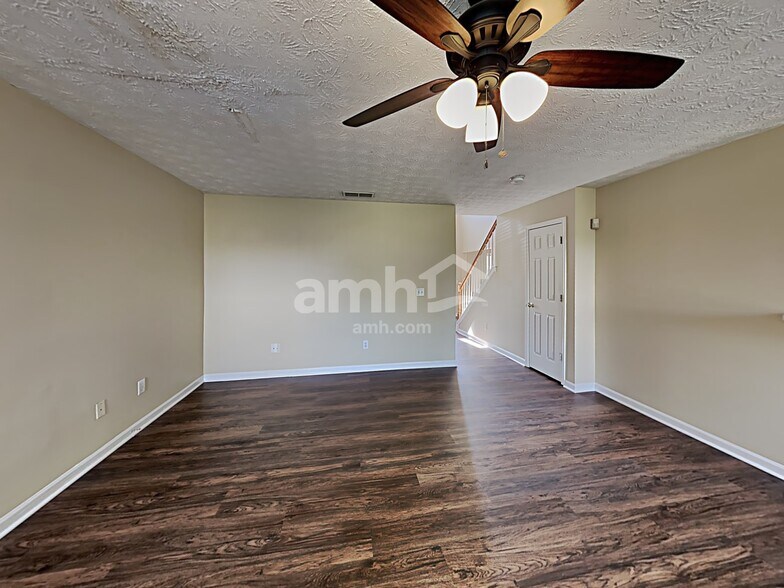 Building Photo - 714 Baskins Cir