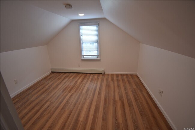 Building Photo - 248 Oak St