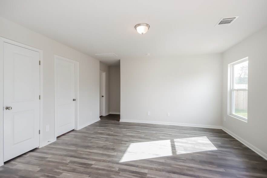 Building Photo - 15819 Del Norte Dr