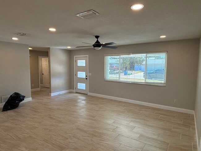 Building Photo - 139 Beau Rivage Dr