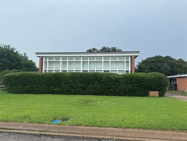 Primary Photo - 1310 Harbor View Dr
