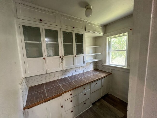 Building Photo - 204 Ruder St