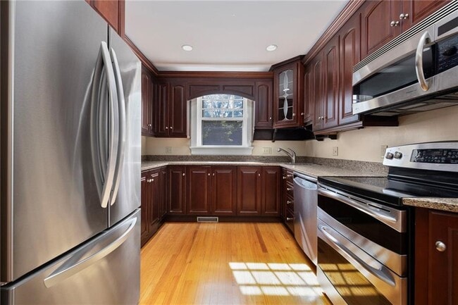 Building Photo - 107 Old Beach Rd