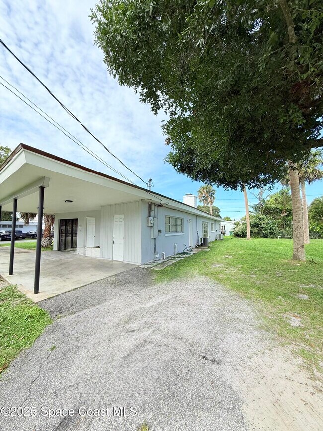 Building Photo - 400 Espanola Way