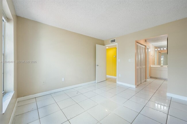 Building Photo - 1725 W 60th St