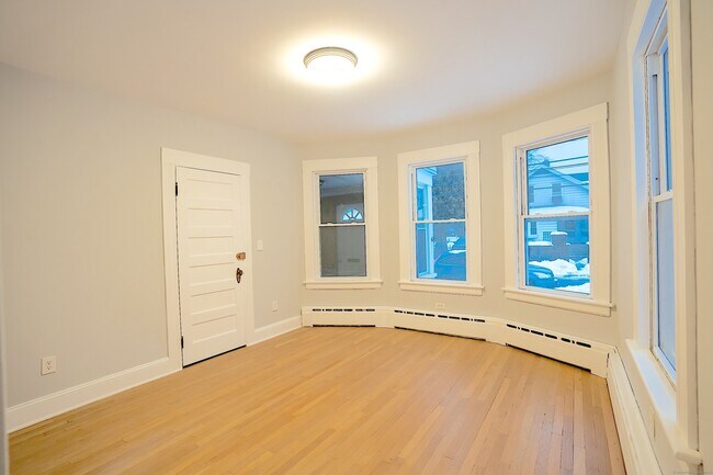 Building Photo - 37 Bennett St