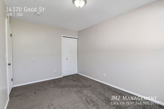 Building Photo - Introducing a beautiful 3 bedroom, 1 bathr...