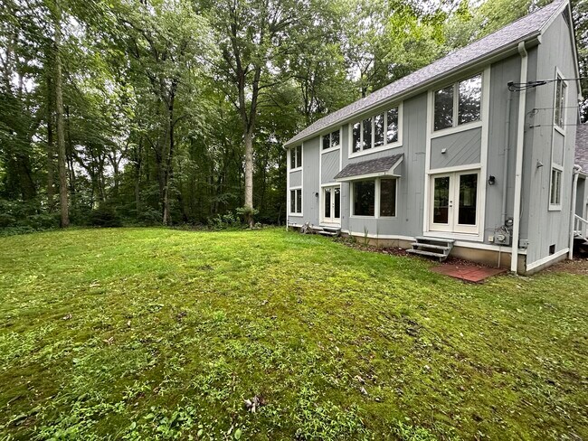 Building Photo - 451 Pine Tree Dr