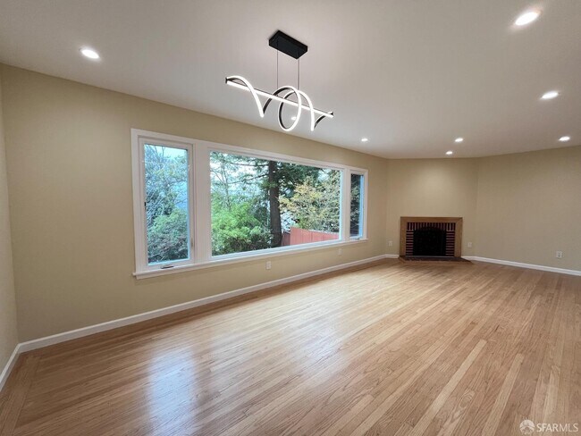 Building Photo - 21 Panorama Dr