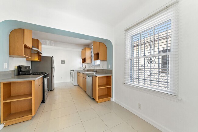 Building Photo - 1858 Westerly Terrace