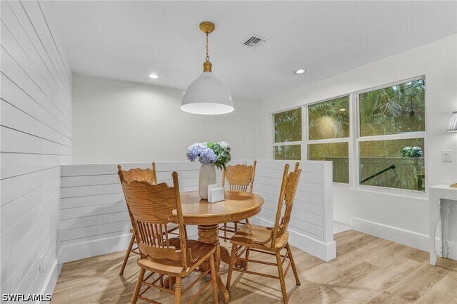 Building Photo - 6155 Standing Oaks Ln