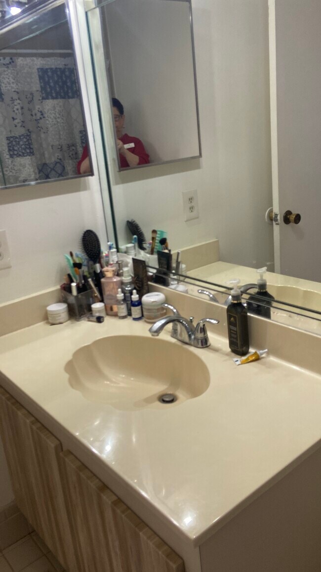 Building Photo - 9641 Riverside Dr