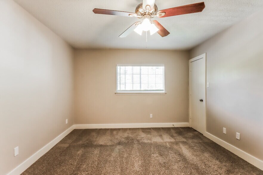 Building Photo - 18105 Red Pine Ct