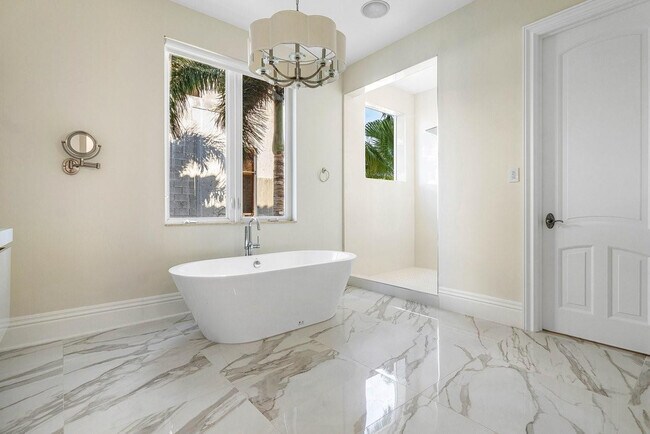 Building Photo - 549 NE 19th Ave