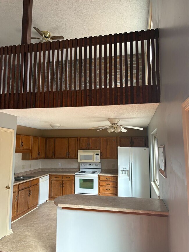 Building Photo - 2bed 2.5bath Condo Great Johnson City Location Close to ETSU