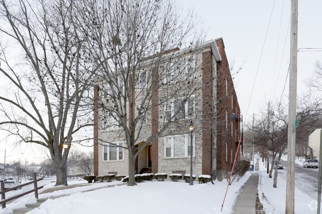 Building Photo - Gadient