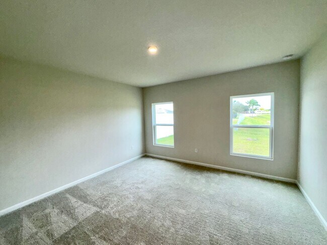 Building Photo - Three Bedroom Home in Winter Haven For Rent!