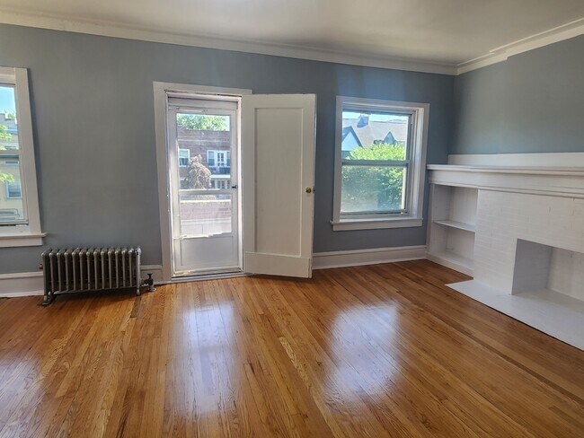 Building Photo - 1058 W Columbia Ave