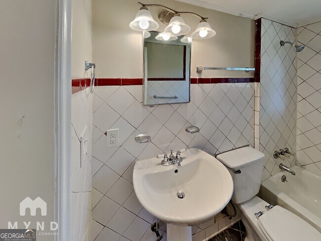 Building Photo - 1337 S Hairston Rd