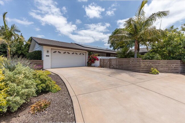 Building Photo - 1356 San Julian Dr
