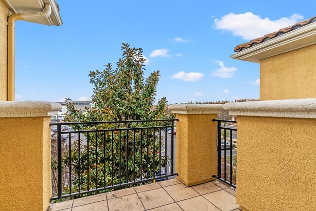 Building Photo - Spacious 3-Bedroom Dublin Townhome with Private Balcony & Fireplace