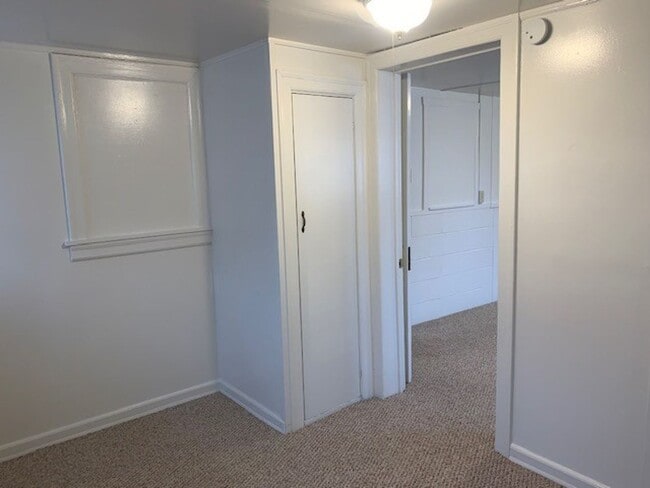 Building Photo - 2 Bed 1 Bath