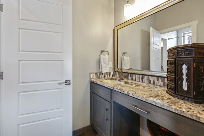 Building Photo - Beautifully Maintained 3 Bedroom Home in Mesa Village