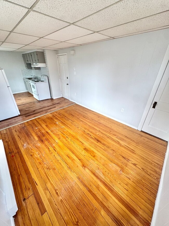 Building Photo - 961 Main St