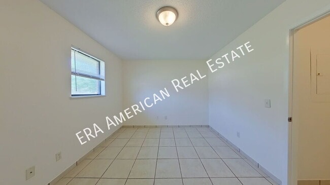 Building Photo - 126 Twin Trees Dr