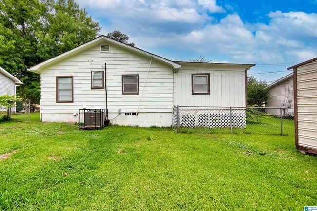 Building Photo - 1133 7th Ave