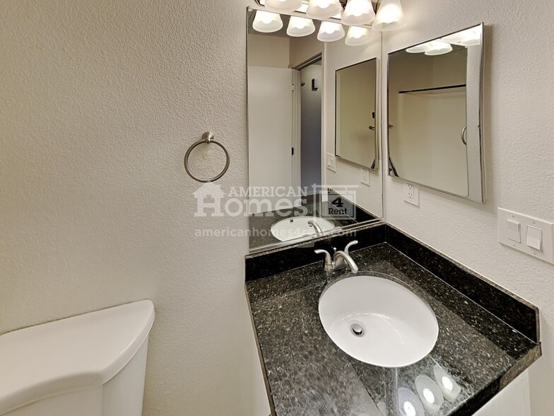 Building Photo - 11343 E Quintana Ave