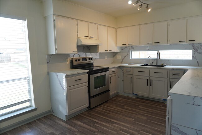 Building Photo - 6419 Teal Run Dr