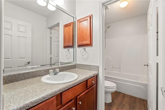 Building Photo - 2940 Jersey Dr W