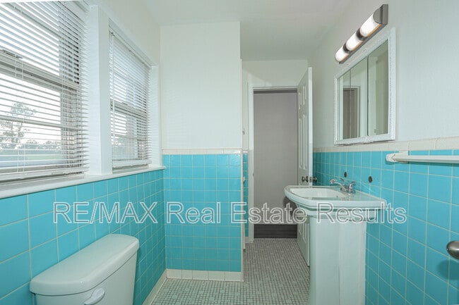 Building Photo - 1741 E 1st Ave