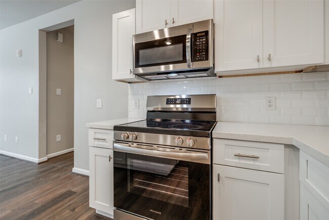 Building Photo - 137 Pk Pl Cir