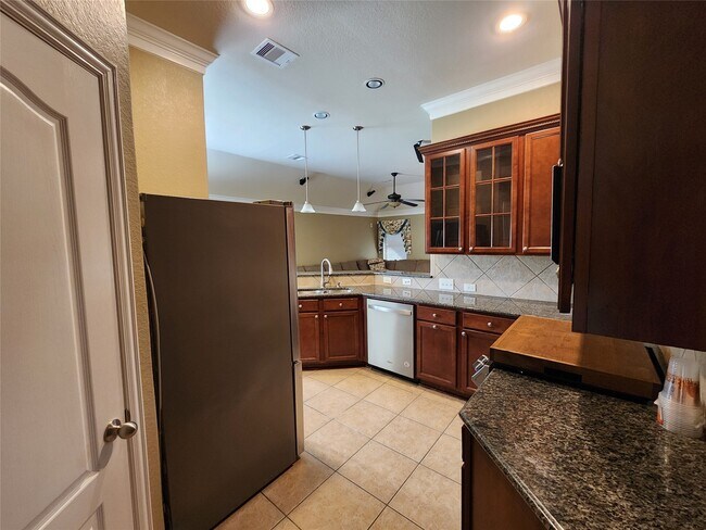 Building Photo - 4422 Meadow Way Dr